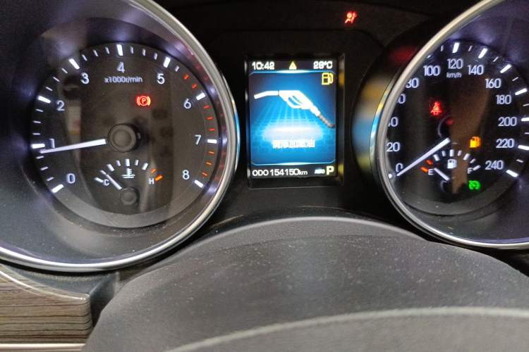 Used Haval H9 2015 2.0T Four-Wheel Drive Luxury 7-Seater Odometer Close Up