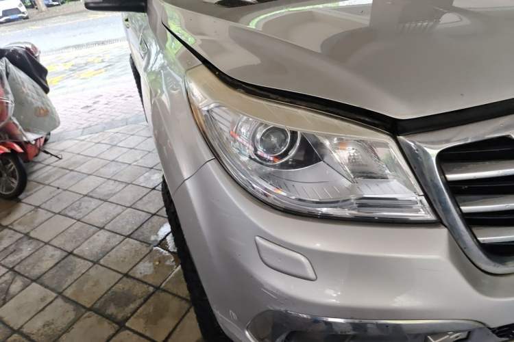 Used Haval H9 2015 2.0T Four-Wheel Drive Luxury 7-Seater Right Front Headlight