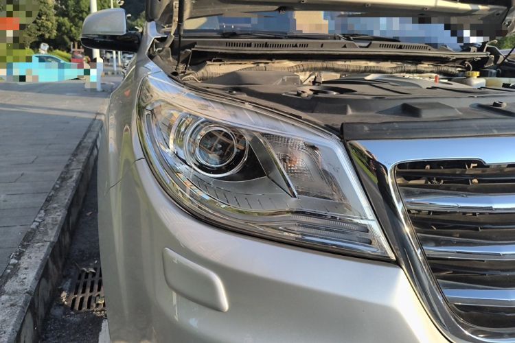 Used Haval H9 2015 2.0T Four-Wheel Drive Luxury 7-Seater Right Front Headlight