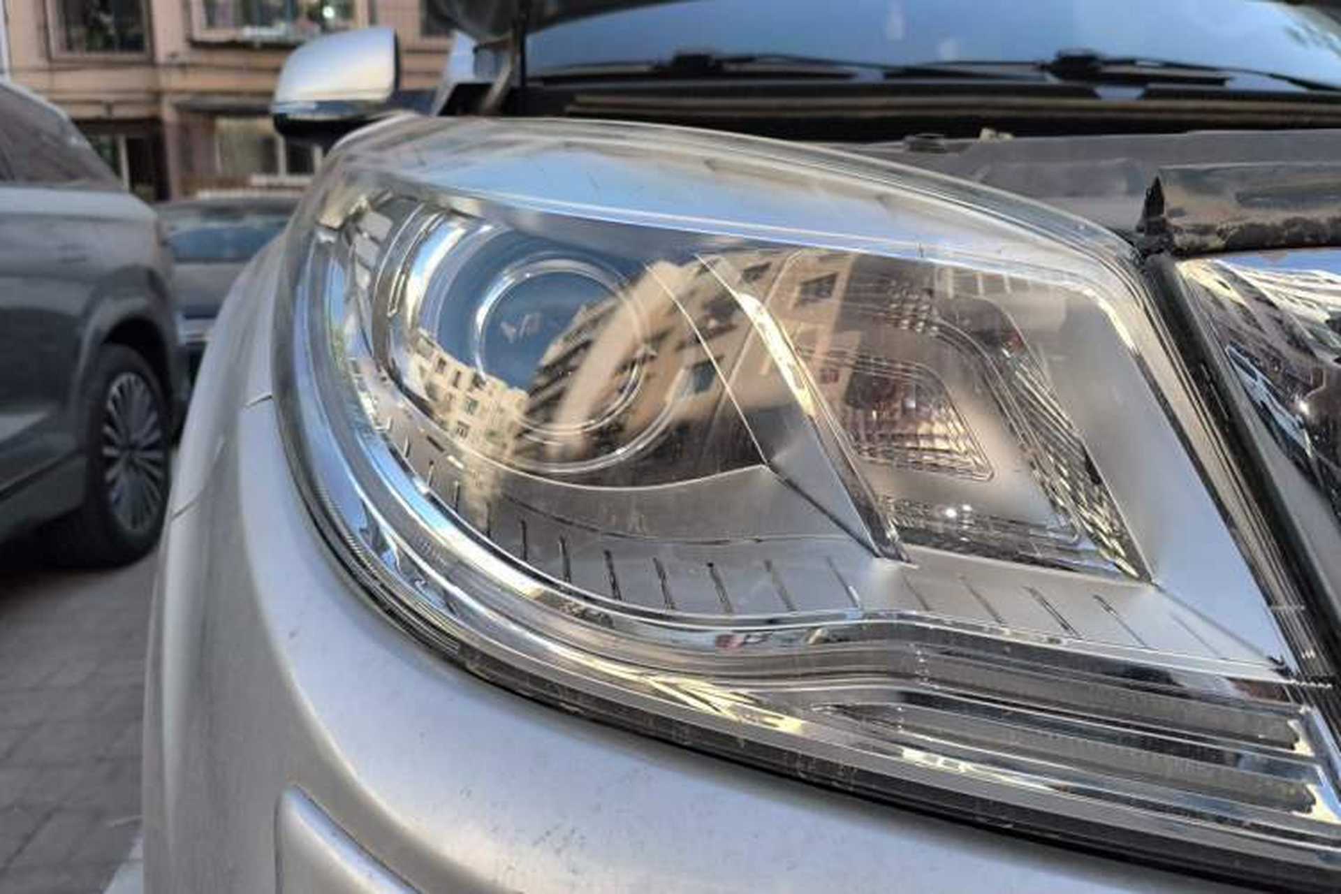 Used Haval H9 2015 2.0T Four-Wheel Drive Luxury 7-Seater Right Front Headlight