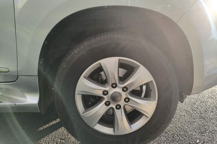Used Haval H9 2015 2.0T Four-Wheel Drive Luxury 7-Seater Right Front Wheel Hub