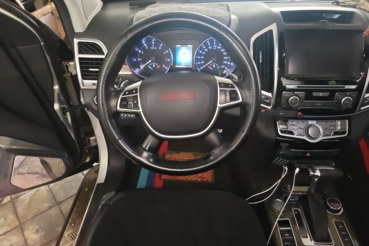 Used Haval H9 2015 2.0T Four-Wheel Drive Luxury 7-Seater Steering Wheel