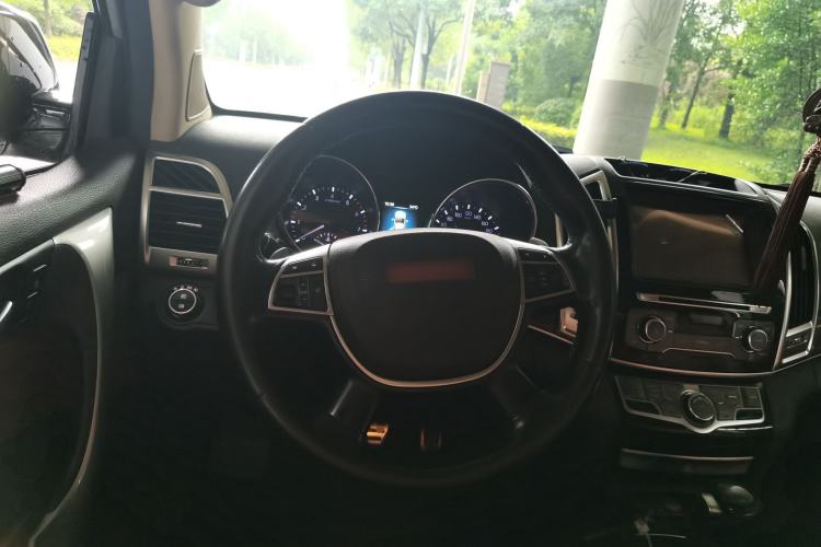 Used Haval H9 2015 2.0T Four-Wheel Drive Luxury 7-Seater Steering Wheel