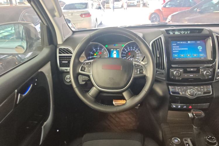 Used Haval H9 2015 2.0T Four-Wheel Drive Standard Model 7 Seats Steering Wheel