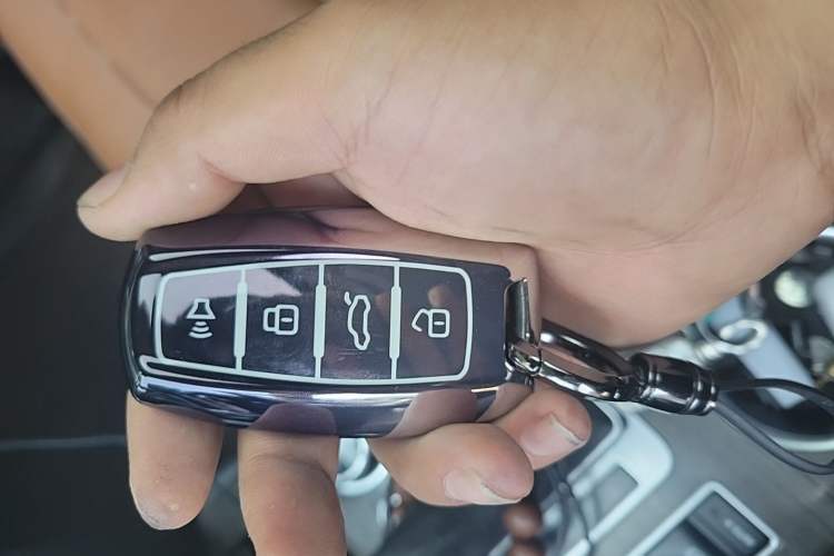 Used Haval H9 2015 2.0T Four-Wheel Drive Luxury 7-Seater Vehicle Key