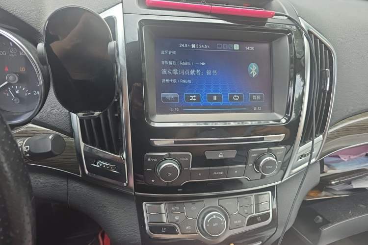 Used Haval H9 2015 2.0T Four-Wheel Drive Luxury 7-Seater Audio And AC Panel