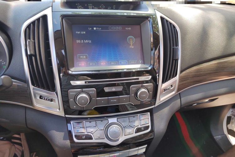 Used Haval H9 2015 2.0T Four-Wheel Drive Luxury 7-Seater Audio And AC Panel