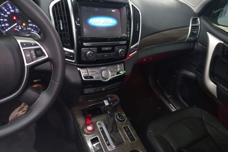 Used Haval H9 2015 2.0T Four-Wheel Drive Luxury 7-Seater Audio And AC Panel