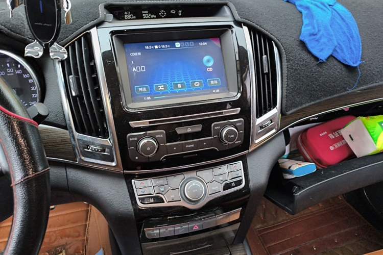 Used Haval H9 2015 2.0T Four-Wheel Drive Luxury 7-Seater Audio And AC Panel
