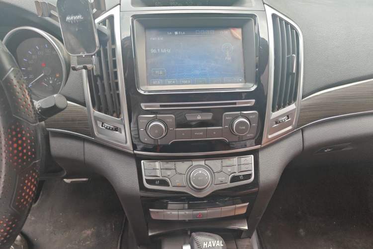 Used Haval H9 2015 2.0T Four-Wheel Drive Luxury 7-Seater Audio And AC Panel