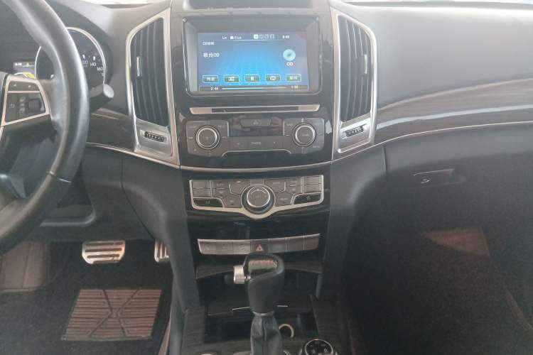 Used Haval H9 2015 2.0T Four-Wheel Drive Luxury 7-Seater Audio And AC Panel