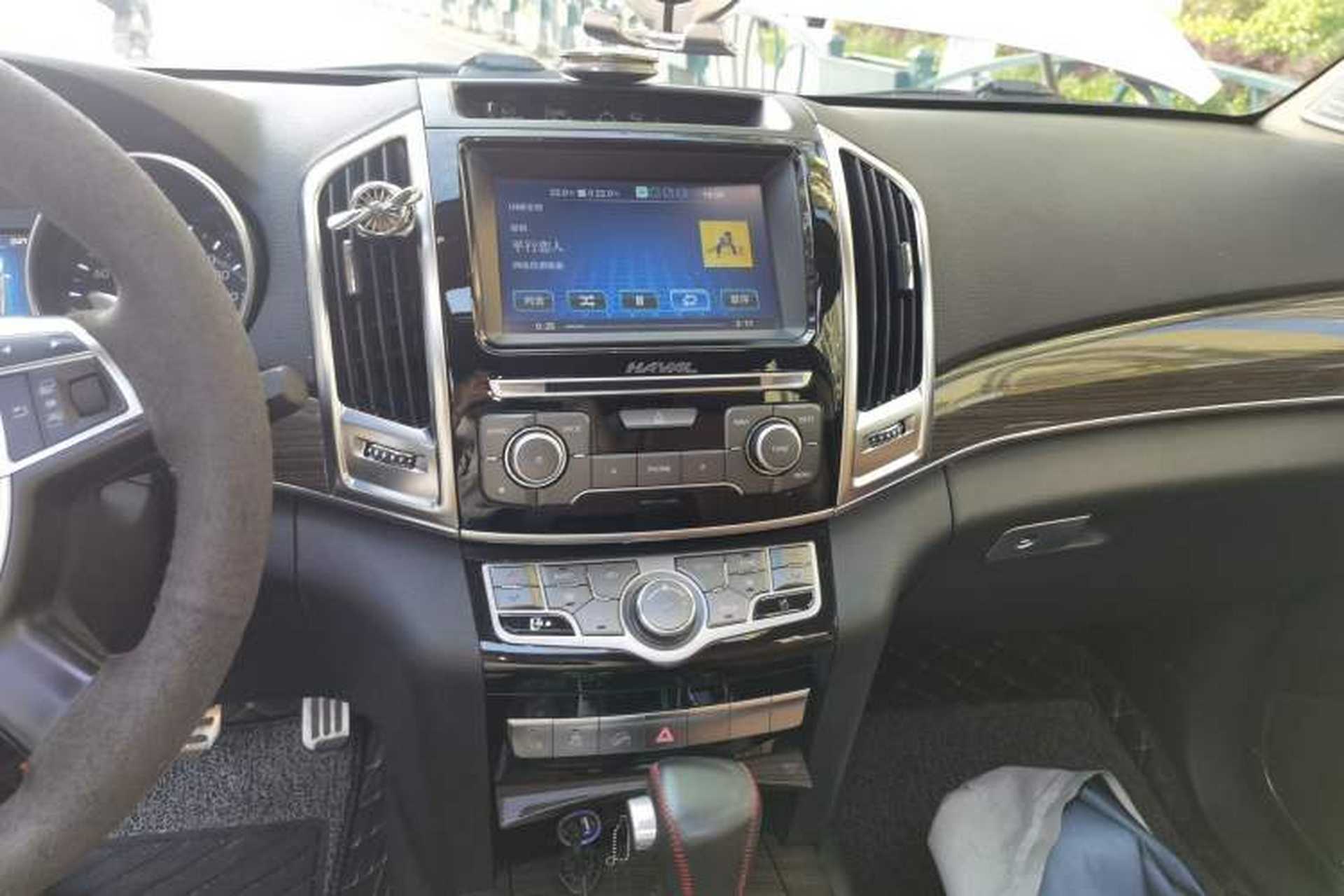 Used Haval H9 2015 2.0T Four-Wheel Drive Luxury 7-Seater Audio And AC Panel