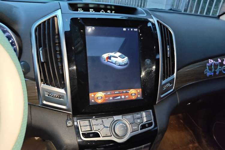 Used Haval H9 2015 2.0T Four-Wheel Drive Luxury Model 5 Seats Audio And AC Panel