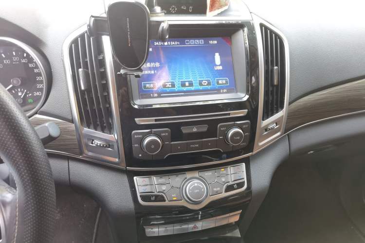 Used Haval H9 2015 2.0T Four-Wheel Drive Luxury 7-Seater Audio And AC Panel
