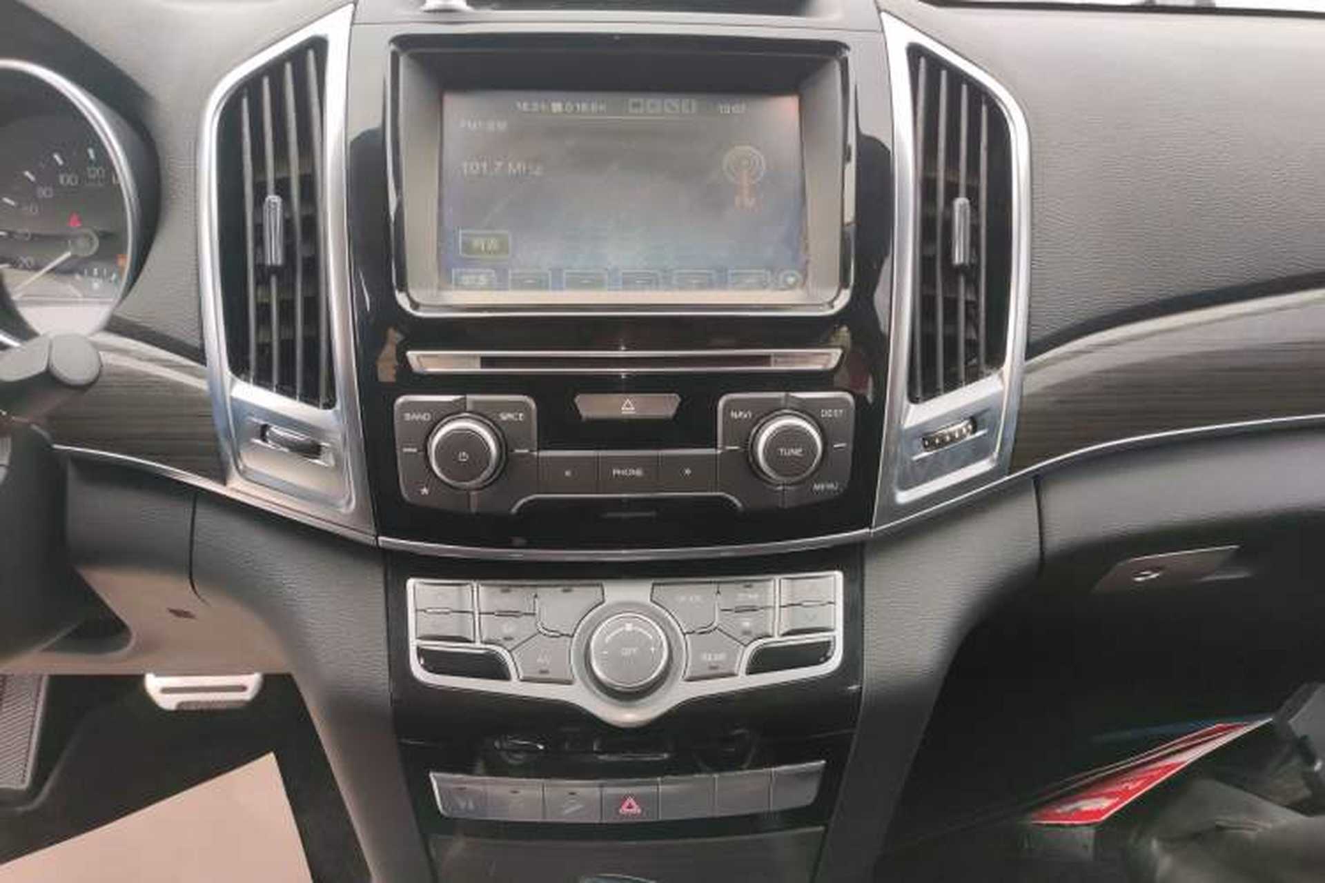 Used Haval H9 2015 2.0T Four-Wheel Drive Standard Model 7 Seats Audio And AC Panel