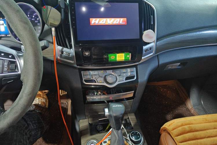 Used Haval H9 2015 2.0T Four-Wheel Drive Standard Model 7 Seats Audio And AC Panel