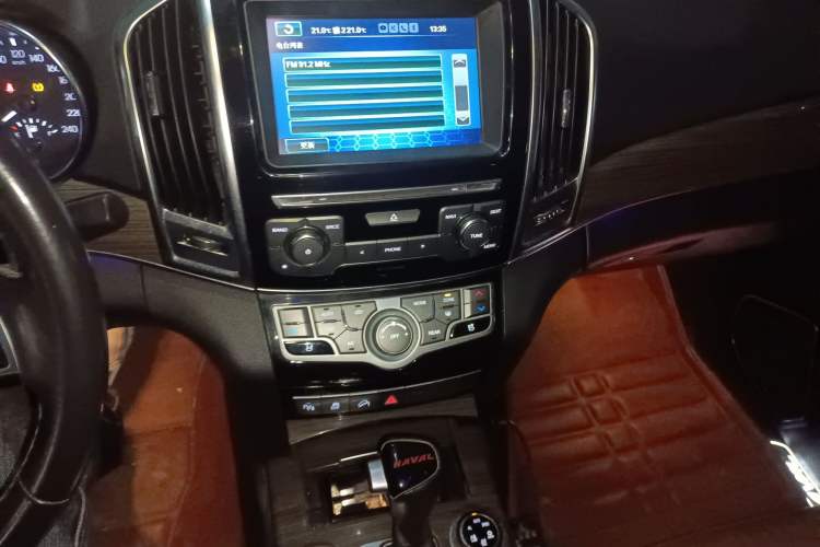Used Haval H9 2015 2.0T Four-Wheel Drive Ultra-Luxury 7-Seater Audio And AC Panel