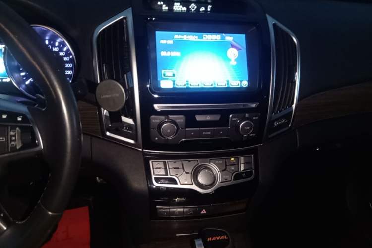 Used Haval H9 2015 2.0T Four-Wheel Drive Luxury 7-Seater Audio And AC Panel