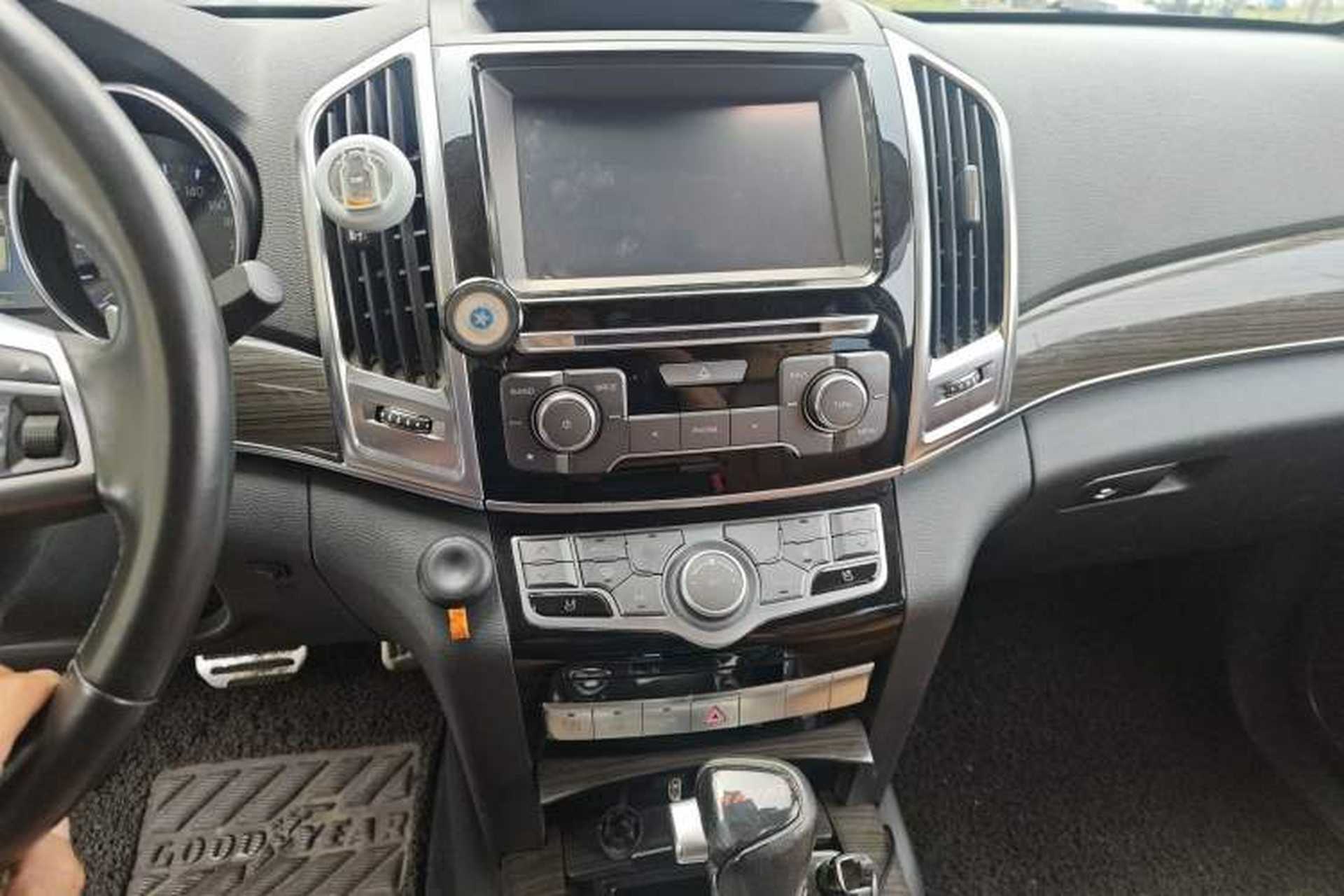 Used Haval H9 2015 2.0T Four-Wheel Drive Luxury 7-Seater Audio And AC Panel