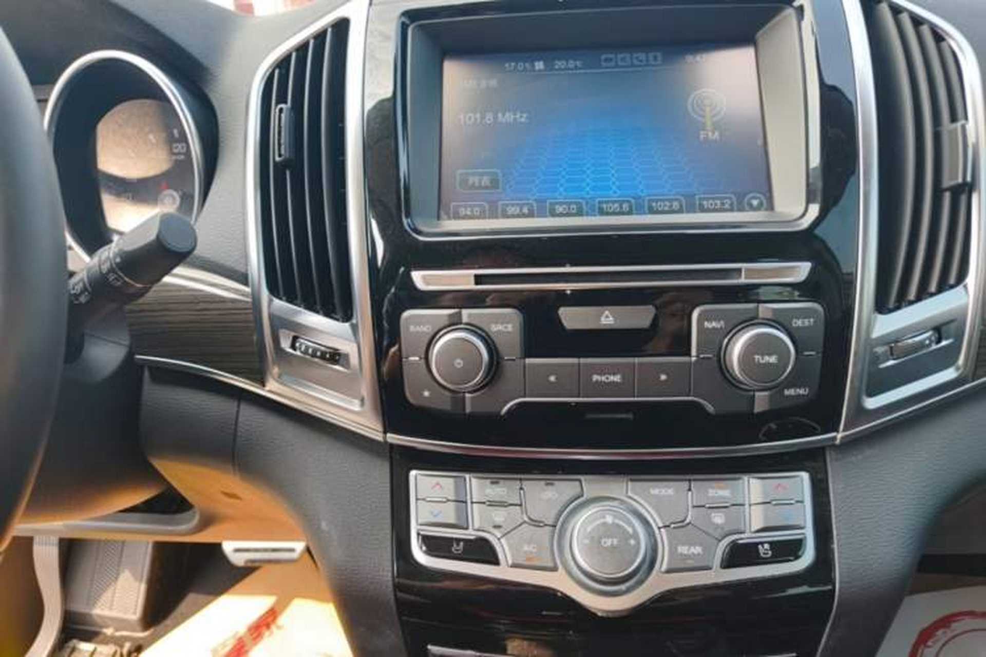 Used Haval H9 2015 2.0T Four-Wheel Drive Luxury 7-Seater Audio And AC Panel