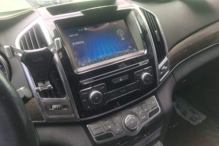 Used Haval H9 2015 2.0T Four-Wheel Drive Standard Model 7 Seats Audio And AC Panel