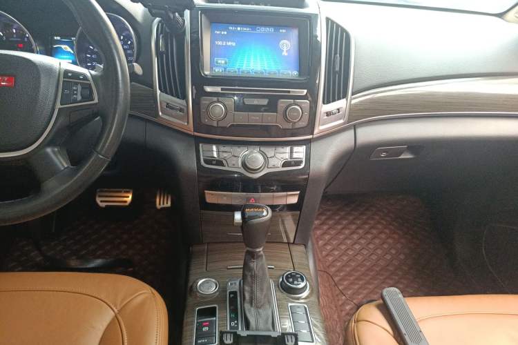Used Haval H9 2015 2.0T Four-Wheel Drive Luxury 7-Seater Audio And AC Panel