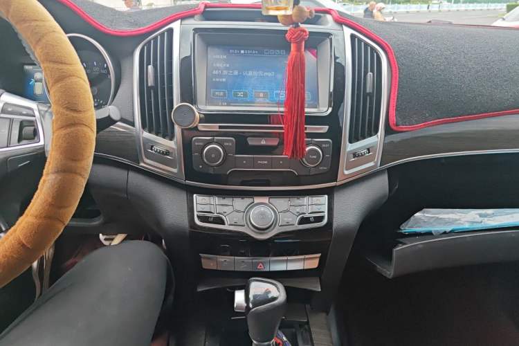 Used Haval H9 2015 2.0T Four-Wheel Drive Luxury 7-Seater Audio And AC Panel