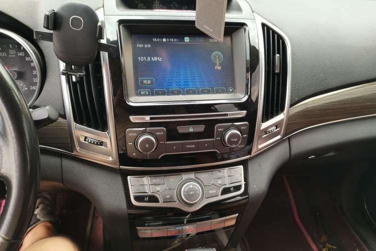 Used Haval H9 2015 2.0T Four-Wheel Drive Luxury 7-Seater Audio And AC Panel