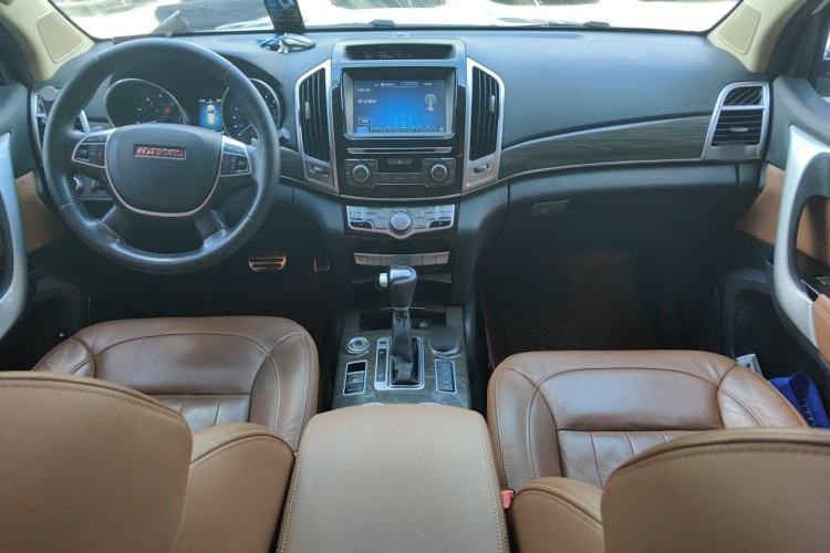 Used Haval H9 2015 2.0T Four-Wheel Drive Luxury Model 5 Seats Center Console