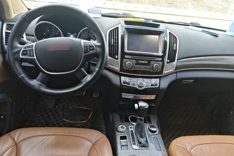 Used Haval H9 2015 2.0T Four-Wheel Drive Luxury 7-Seater Center Console