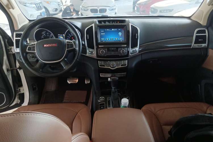 Used Haval H9 2015 2.0T Four-Wheel Drive Luxury 7-Seater Center Console