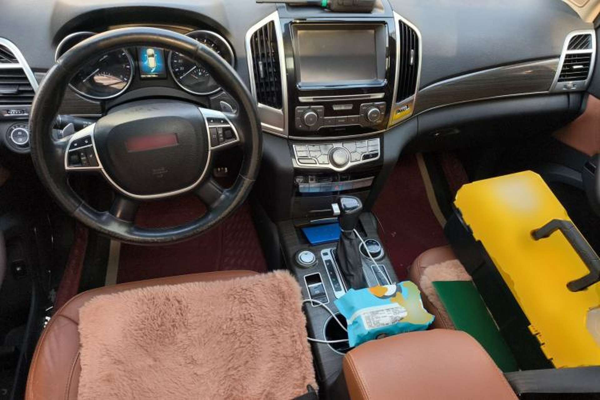 Used Haval H9 2015 2.0T Four-Wheel Drive Luxury 7-Seater Center Console