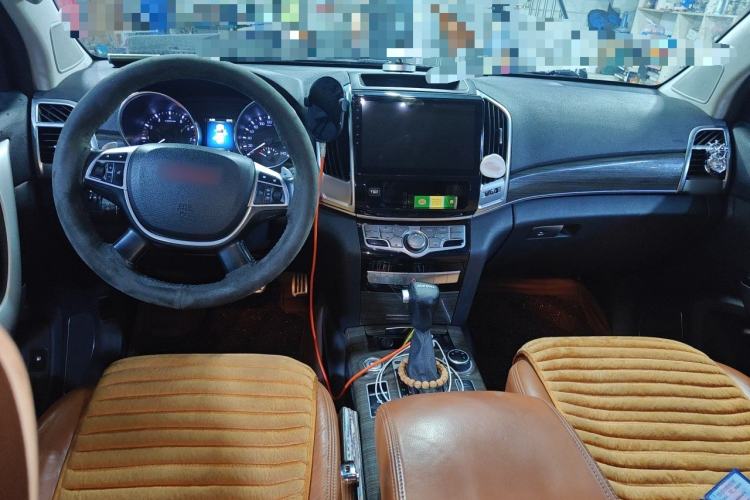 Used Haval H9 2015 2.0T Four-Wheel Drive Standard Model 7 Seats Center Console