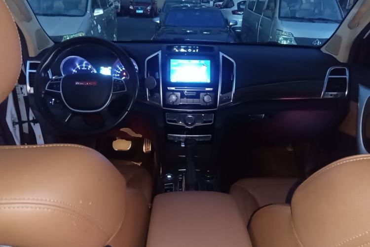 Used Haval H9 2015 2.0T Four-Wheel Drive Luxury 7-Seater Center Console