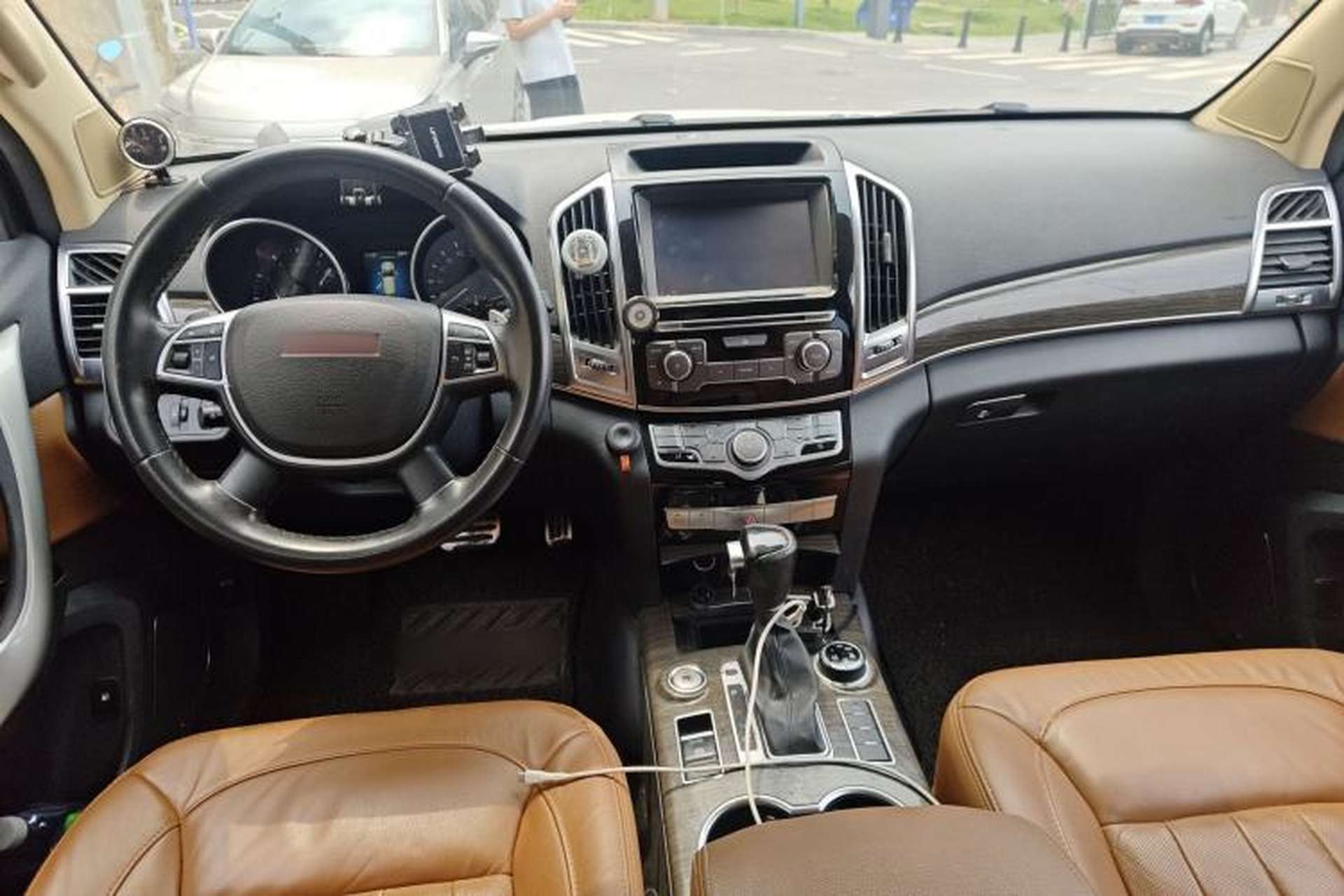Used Haval H9 2015 2.0T Four-Wheel Drive Luxury 7-Seater Center Console