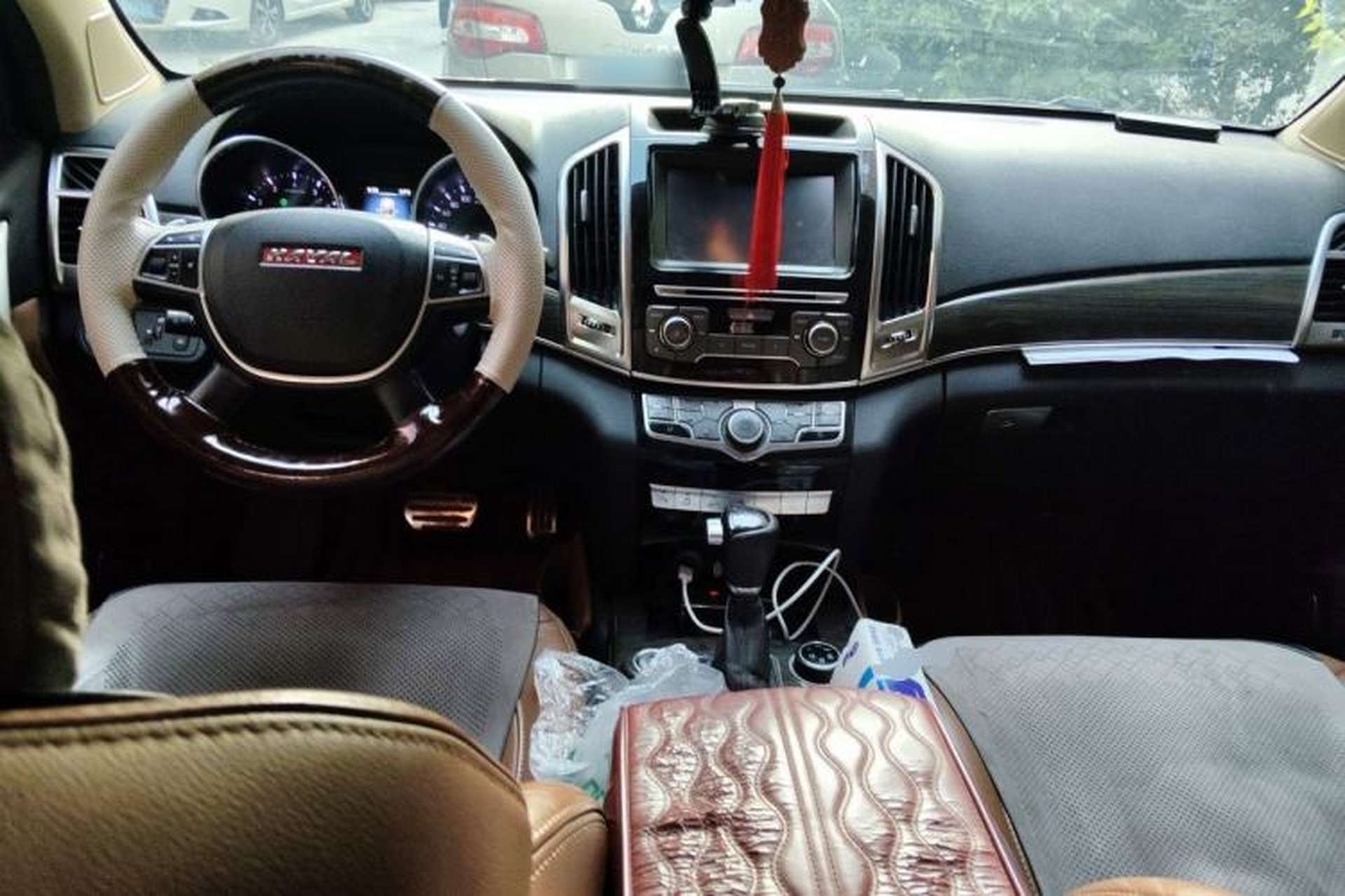 Used Haval H9 2015 2.0T Four-Wheel Drive Luxury 7-Seater Center Console
