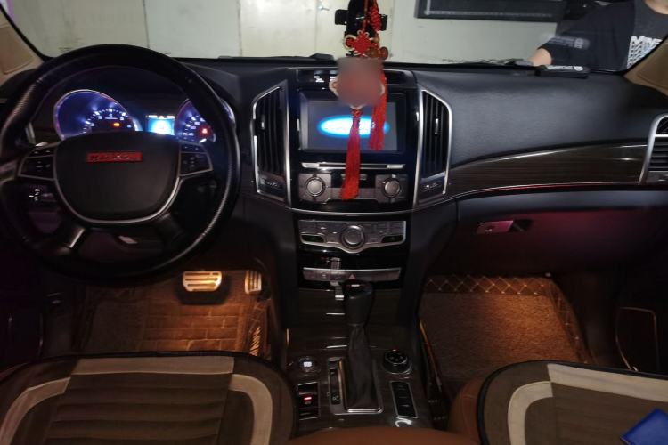 Used Haval H9 2015 2.0T Four-Wheel Drive Luxury 7-Seater Center Console