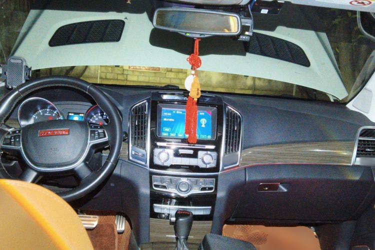 Used Haval H9 2015 2.0T Four-Wheel Drive Luxury 7-Seater Center Console