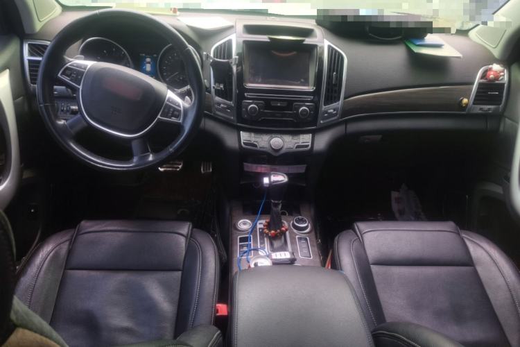 Used Haval H9 2015 2.0T Four-Wheel Drive Standard Model 7 Seats Center Console