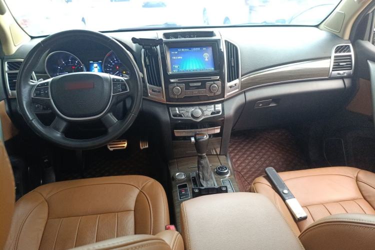 Used Haval H9 2015 2.0T Four-Wheel Drive Luxury 7-Seater Center Console
