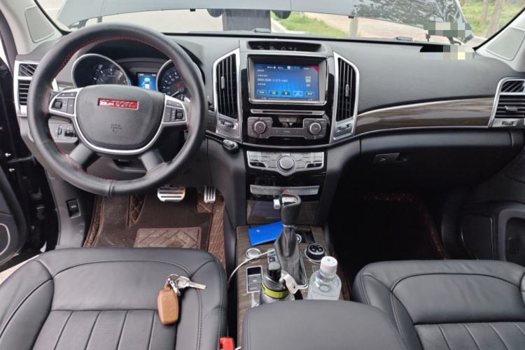 Used Haval H9 2015 2.0T Four-Wheel Drive Luxury 7-Seater Center Console