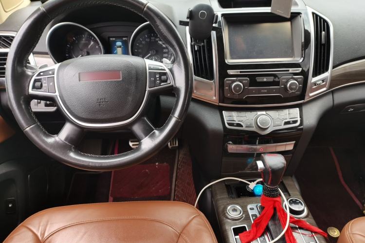 Used Haval H9 2015 2.0T Four-Wheel Drive Luxury 7-Seater Center Console