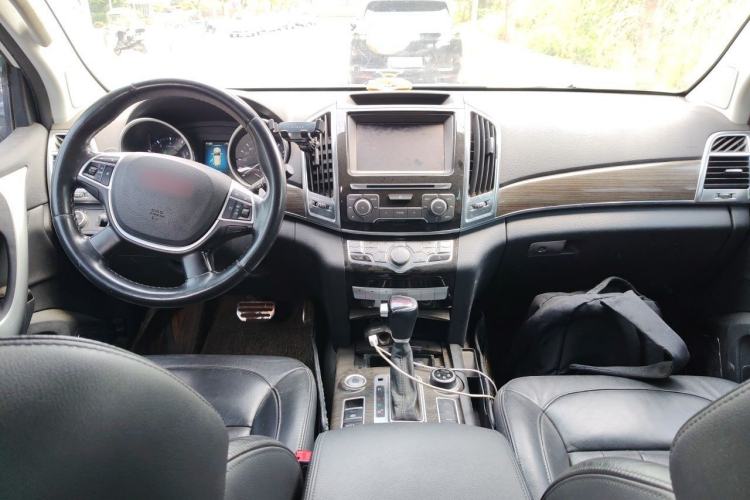 Used Haval H9 2015 2.0T Four-Wheel Drive Luxury 7-Seater Center Console