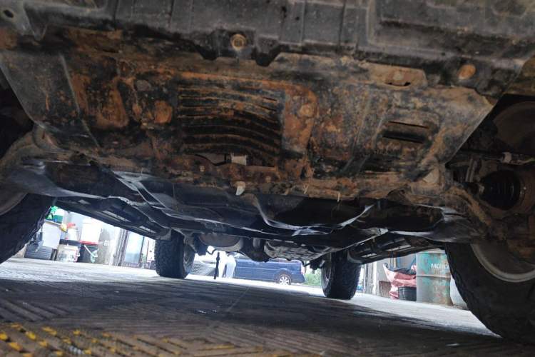 Used Haval H9 2015 2.0T Four-Wheel Drive Standard Model 7 Seats Chassis Front
