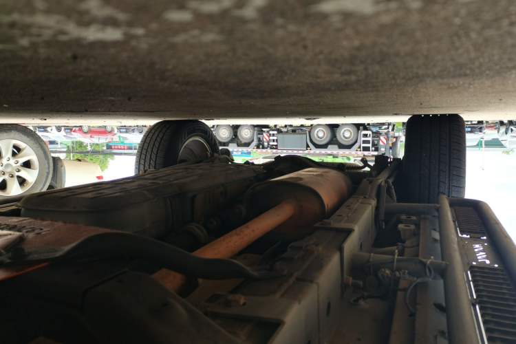 Used Haval H9 2015 2.0T Four-Wheel Drive Luxury 7-Seater Chassis Front Right
