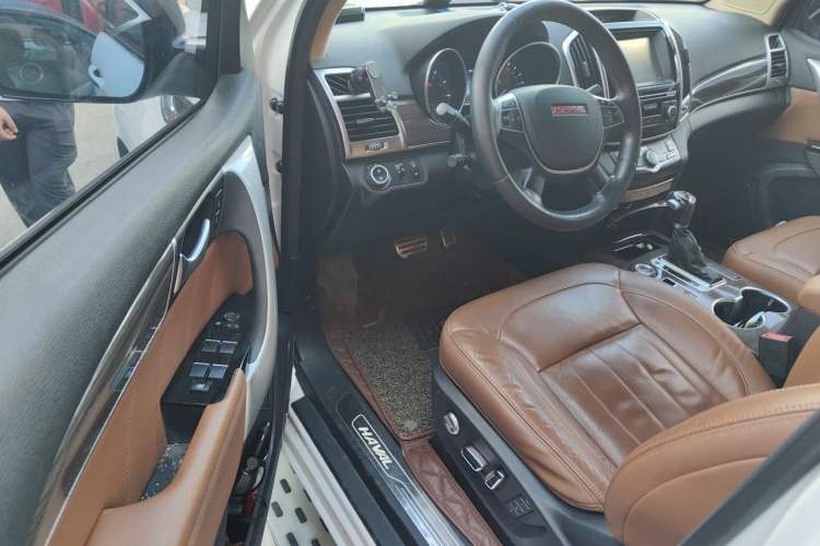 Used Haval H9 2015 2.0T Four-Wheel Drive Luxury Model 5 Seats Driver Seat