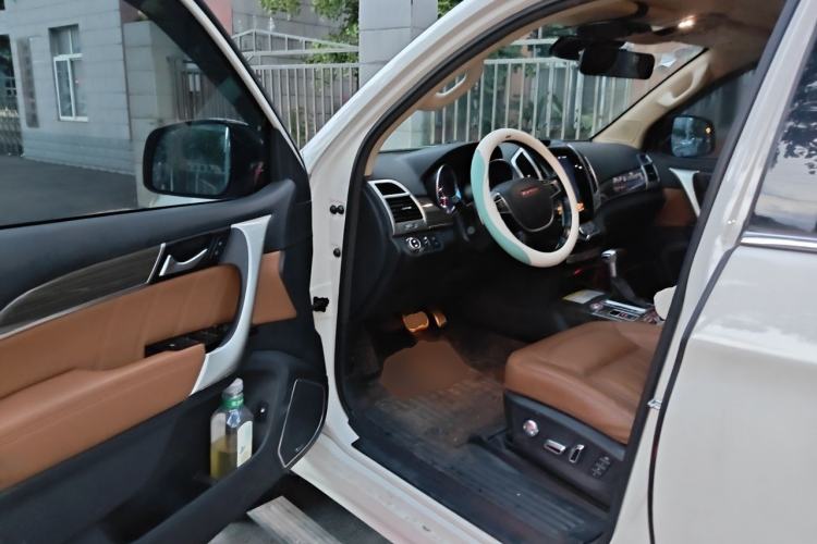 Used Haval H9 2015 2.0T Four-Wheel Drive Luxury Model 5 Seats Driver Seat