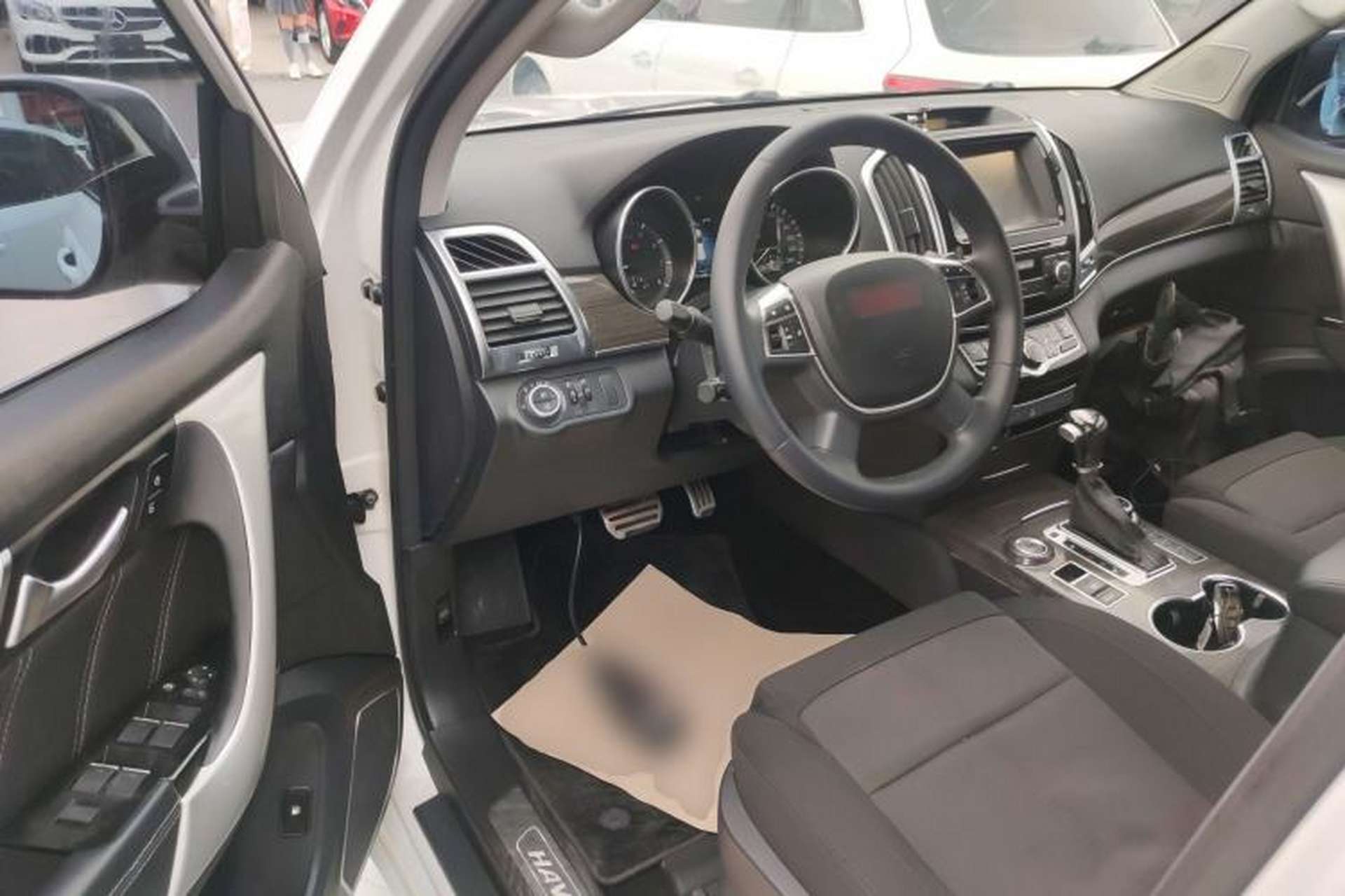 Used Haval H9 2015 2.0T Four-Wheel Drive Standard Model 7 Seats Driver Seat