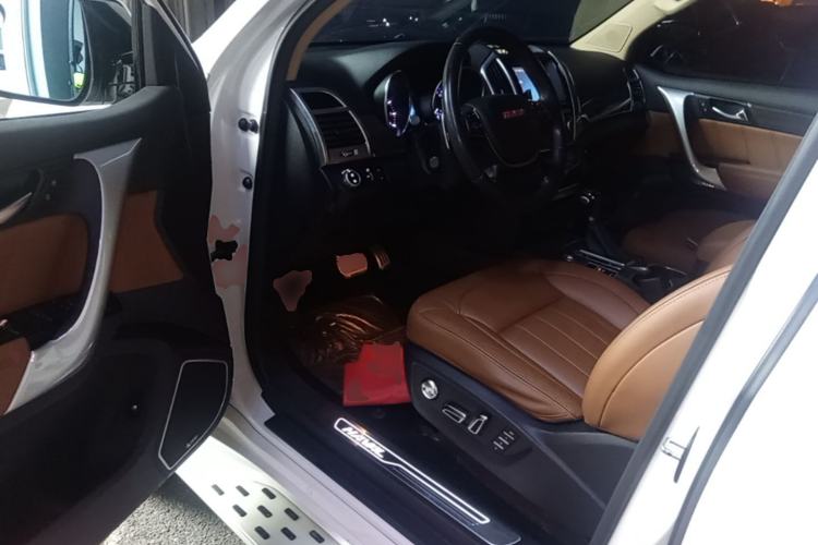 Used Haval H9 2015 2.0T Four-Wheel Drive Luxury 7-Seater Driver Seat
