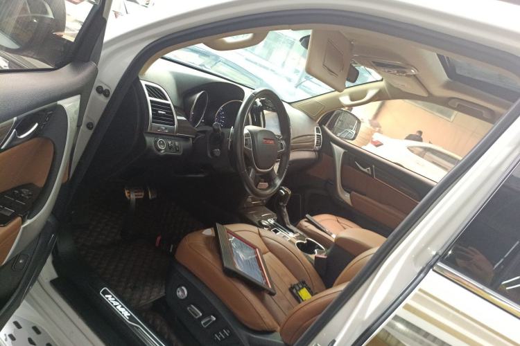 Used Haval H9 2015 2.0T Four-Wheel Drive Luxury 7-Seater Driver Seat